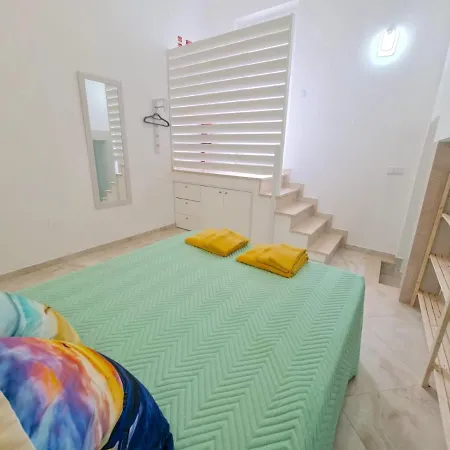 Apartamento T1 - Composto Por Quarto, Casa De Banho E Cozinha Ideal Para 1 Casal De Ferias * Nazare
