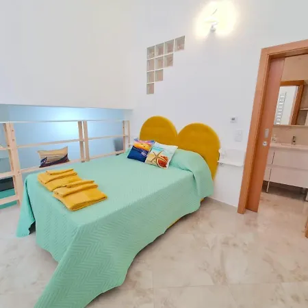 Guest house Apartamento T1 - Composto Por Quarto, Casa De Banho E Cozinha Ideal Para 1 Casal De Ferias Nazare