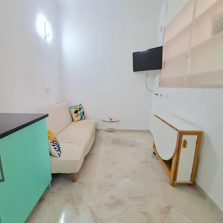 Guest house Apartamento T1 - Composto Por Quarto, Casa De Banho E Cozinha Ideal Para 1 Casal De Ferias *