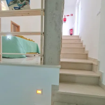 Apartamento T1 - Composto Por Quarto, Casa De Banho E Cozinha Ideal Para 1 Casal De Ferias Nazare