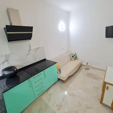Guest house Apartamento T1 - Composto Por Quarto, Casa De Banho E Cozinha Ideal Para 1 Casal De Ferias *