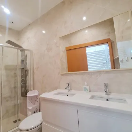 Apartamento T1 - Composto Por Quarto, Casa De Banho E Cozinha Ideal Para 1 Casal De Ferias Guest house