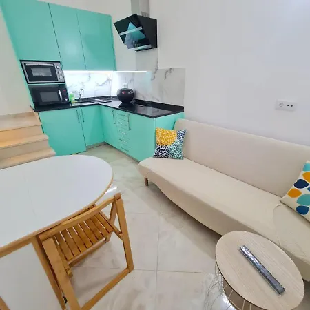 Apartamento T1 - Composto Por Quarto, Casa De Banho E Cozinha Ideal Para 1 Casal De Ferias * Nazare