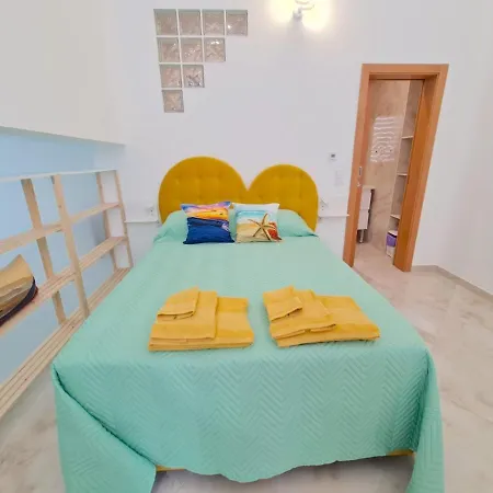 Guest house Apartamento T1 - Composto Por Quarto, Casa De Banho E Cozinha Ideal Para 1 Casal De Ferias