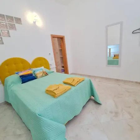 Guest house Apartamento T1 - Composto Por Quarto, Casa De Banho E Cozinha Ideal Para 1 Casal De Ferias Nazare