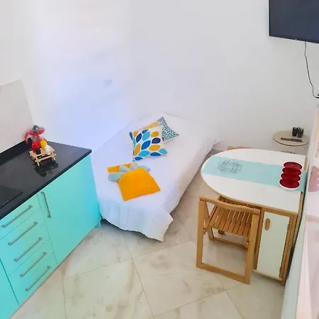 Apartamento T1 - Composto Por Quarto, Casa De Banho E Cozinha Ideal Para 1 Casal De Ferias * Nazare