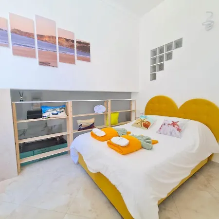 Apartamento T1 - Composto Por Quarto, Casa De Banho E Cozinha Ideal Para 1 Casal De Ferias * Nazare